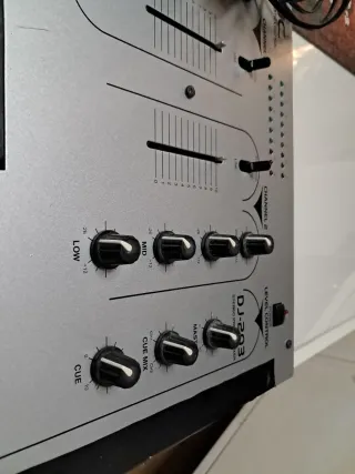 Mesa de mezclas DJ-203 Acoustic Control