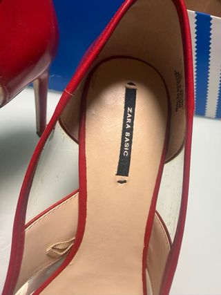 Zapatos Zara tacon color rojo charol sin estrenar