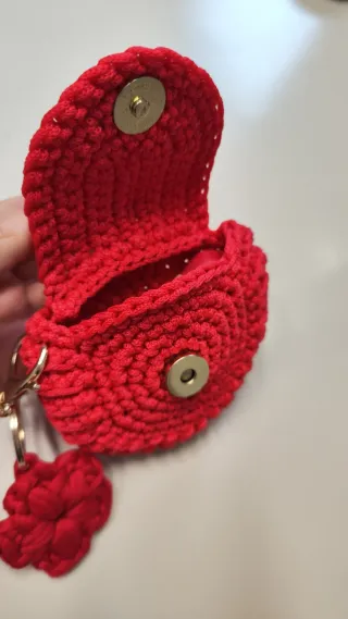 Portamonete uncinetto rosso con fiore
