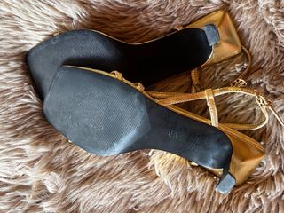 Sandalias Zara Doradas tacón