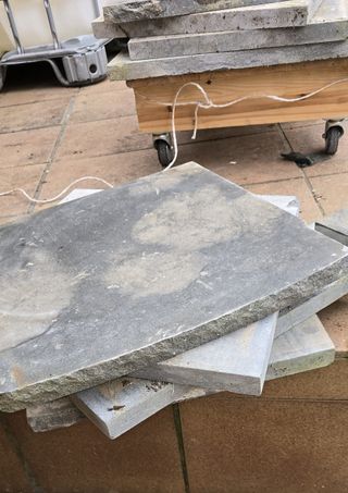 Losas de piedra natural canteada