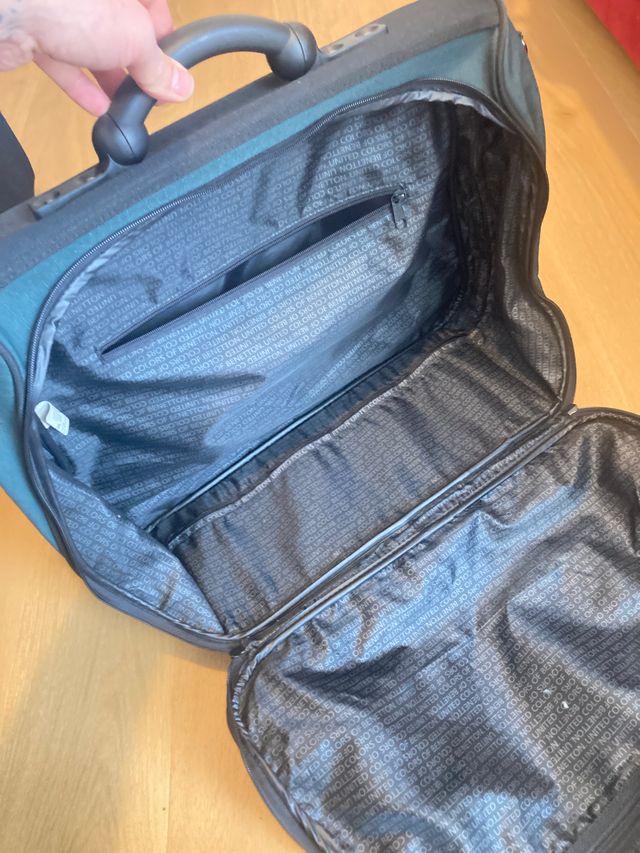 Borsa da viaggio Benetton verde e nera