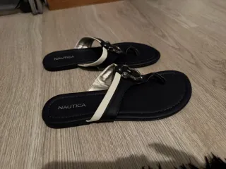 Sandalias Nautica planas negras y blancas