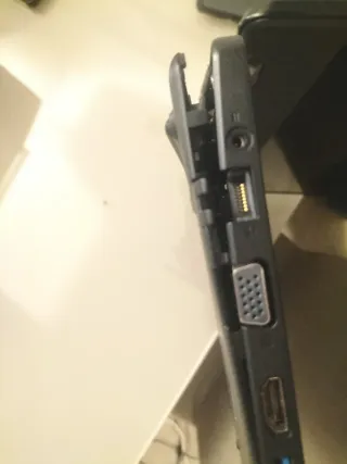 Portátiles Acer con bisagras rotas