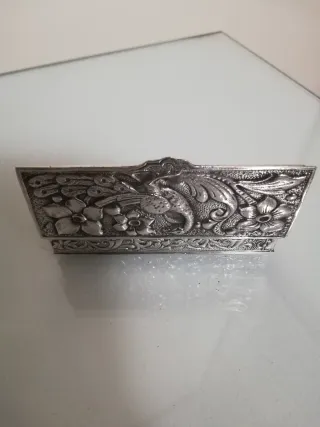 Cajita antigua de plata decorada
