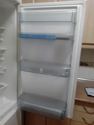 Nevera blanca. Balay no Frost. No funciona.