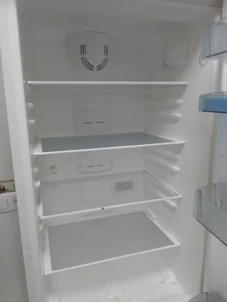 Nevera blanca. Balay no Frost. No funciona.