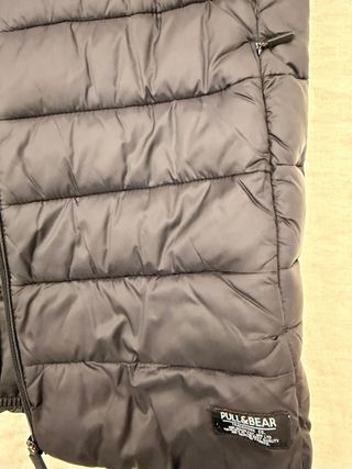 Cazadora acolchada Pull and Bear negra