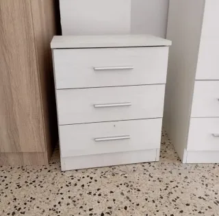 Mesitas de noche madera y blancas