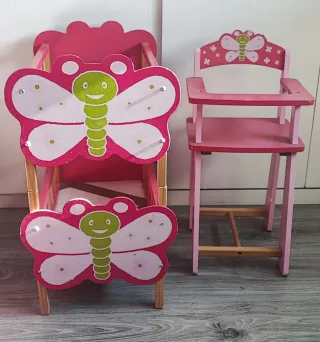 Trona para muñecos rosa con mariposa