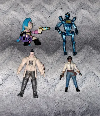 Lote Figuras y Hamma Beads Anime