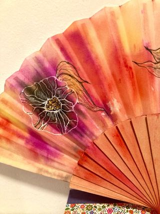 Abanico de madera pintado a mano