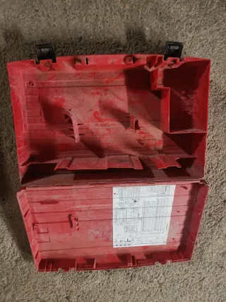 Caja Hilti Roja