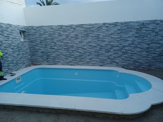 Piscina de poliéster 5x2.8m