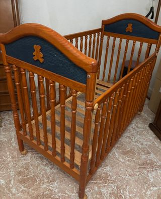 Cuna bebé y gavetero madera en buen estado