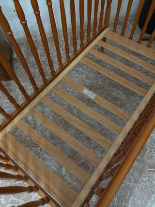 Cuna bebé y gavetero madera en buen estado