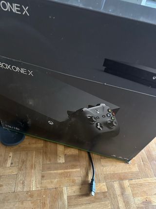 Xbox One X Negra con caja