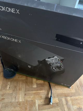 Xbox One X Negra con caja
