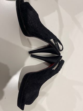 Zapatos de tacón negros encaje