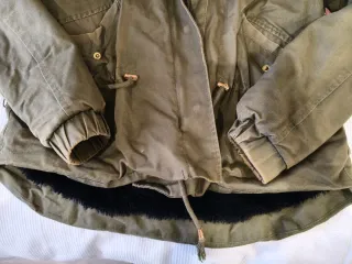 Abrigo verde con capucha de pelo Talla S