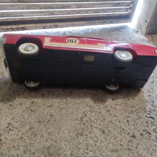 Coche Dodge Jyesa Rojo