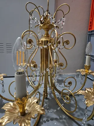 Lámpara de araña de bronce y cristal con apliques