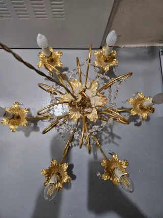 Lámpara de araña de bronce y cristal con apliques