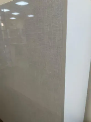 Módulos de cocina blancos y marrones