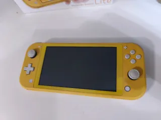 Nintendo Switch Lite Amarilla