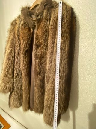 Abrigo de zorro natural bien conservado.