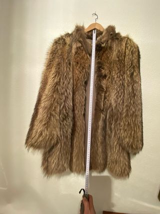 Abrigo de zorro natural bien conservado.