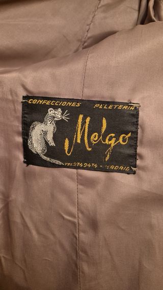 Abrigo de zorro natural bien conservado.