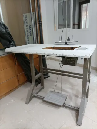 Mesa o estructura para máquina de coser profesiona