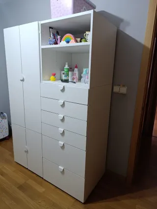 Armario blanco puertas