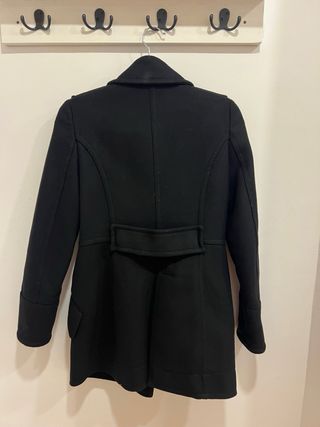 Abrigo negro Zara
