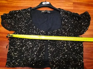 Chaquetilla fiesta lentejuelas negra y dorada.