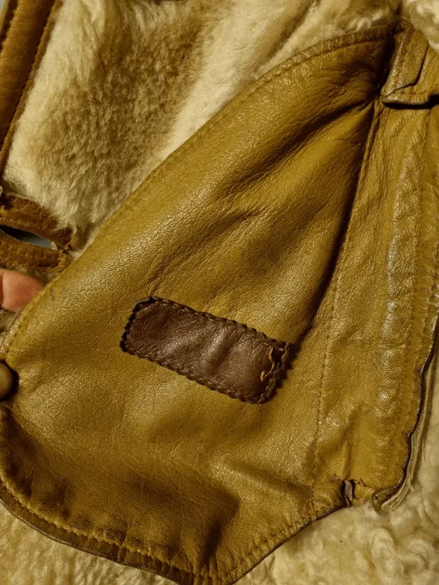 Montone in pelle scamosciata con pelliccia