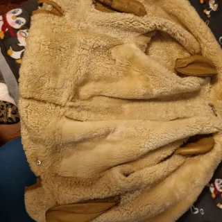 Montone in pelle scamosciata con pelliccia