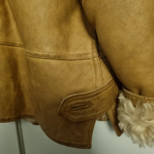 Montone in pelle scamosciata con pelliccia