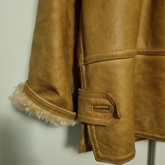 Montone in pelle scamosciata con pelliccia