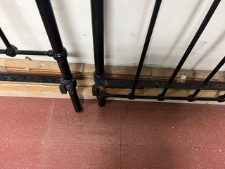 Cama antigua metalica dorada y negra