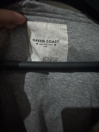 Chaqueta verde militar con capucha