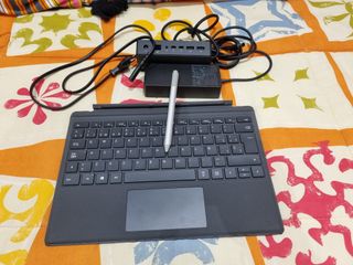 Teclado Surface 1725, Pen 1776, Dock y cargador