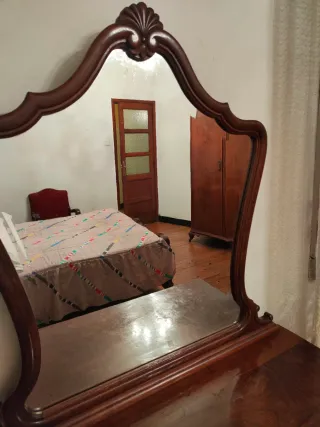 Dormitorio de madera de castaño