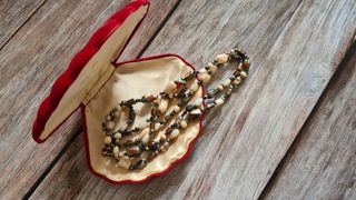 Collana lunga vintage multicolore