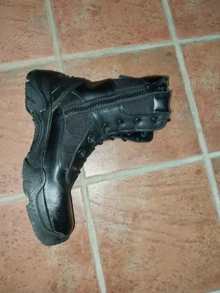 Botas militares negras