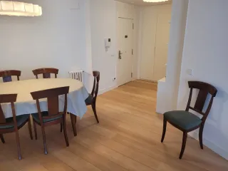 Silla de comedor de madera y tela