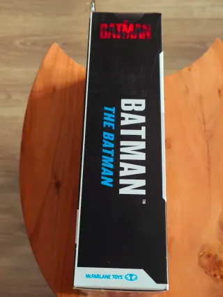 FIGURA THE BATMAN MCFARLANE TOYS ROBERT PATTINSON