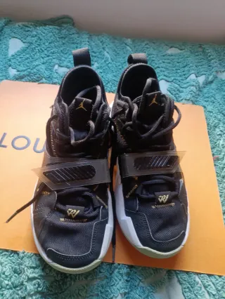 Zapatillas Baloncesto Negras Talla 38,5, Jordan