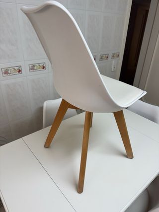 Mesa de comedor blanca lacada extensible